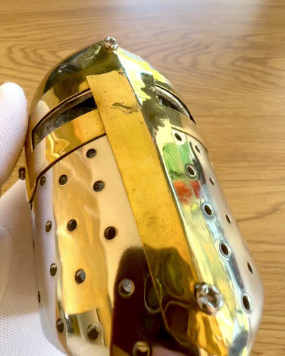 Mini casco de caballero "Guardian" de latón – hecho a mano, 12 cm, posibilidad de personalización con grabado para regalo
