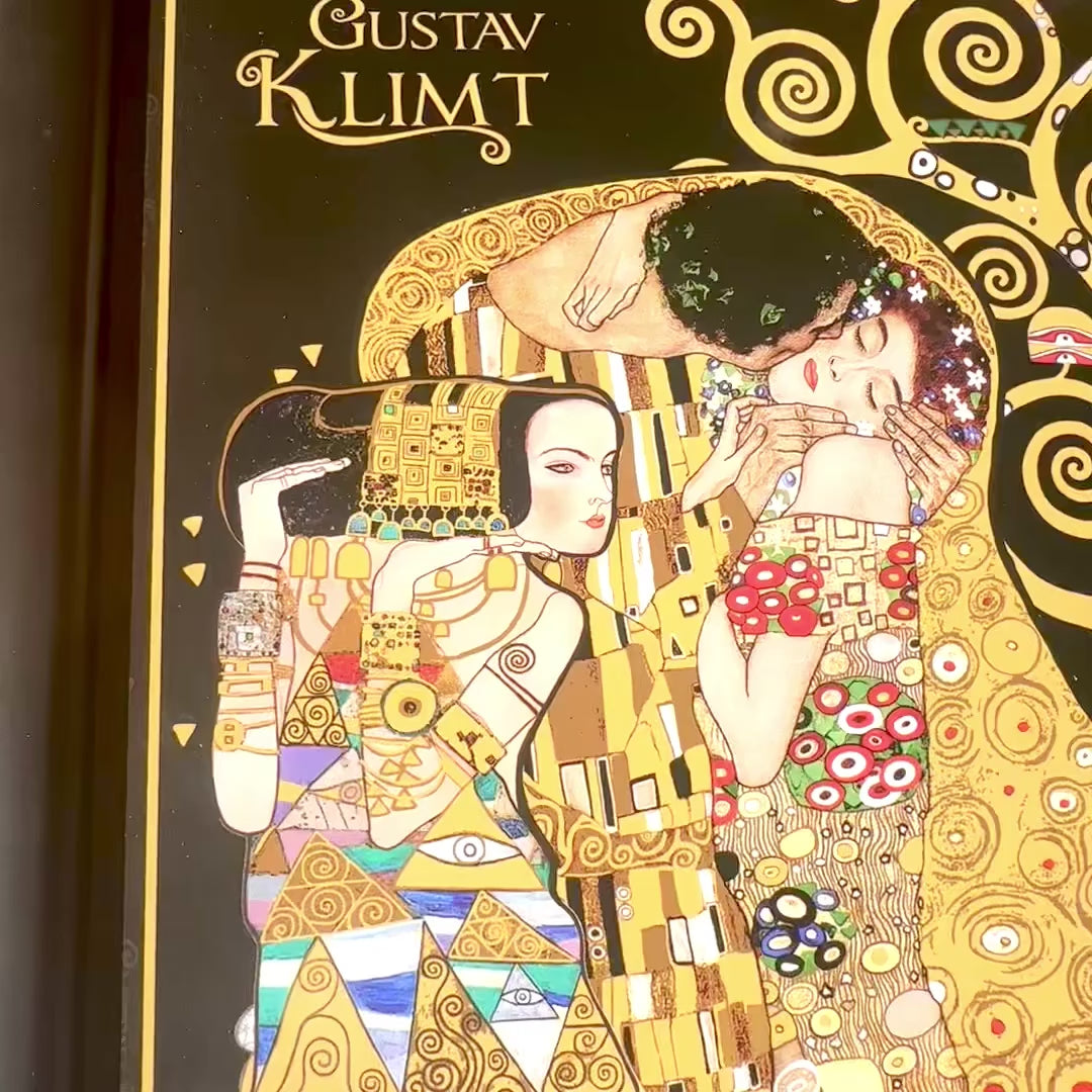 Soporte para portátil G. Klimt, El beso (CARMANI), personalizable mediante grabado, ideal para regalo, dimensiones 30.5x40.5cm, elegante y cómodo para trabajar sobre las rodillas