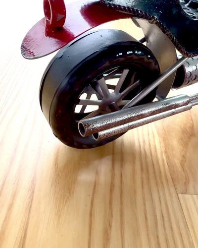 Soporte Metálico para Vino de 40 cm de longitud, en forma de motocicleta con opción de grabado para regalo