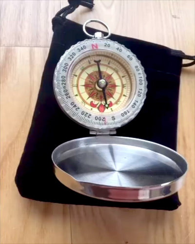 Brújula de Latón Impermeable con Efecto Luminoso - Esencial para Senderismo y Camping, personalización con grabado