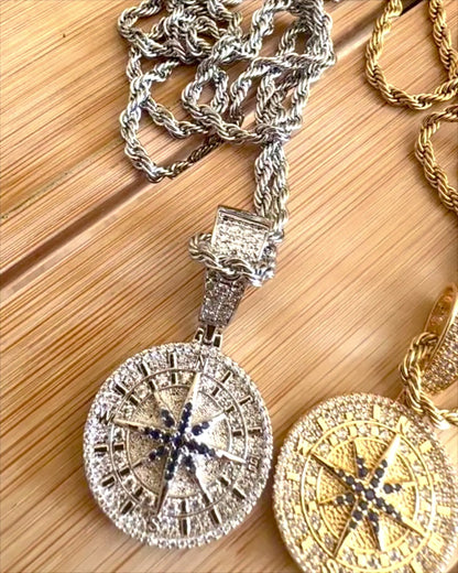 Collar con Colgante de Brújula en Estilo Glamour con Circonitas para Mujeres y Hombres - 2 variantes a elegir, personalización con grabado para regalo