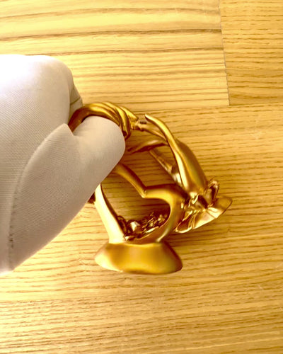 Figura "Toque de Amor" de 10 cm de altura, con opción de grabado para regalo