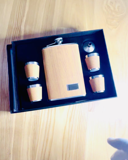 Conjunto de Madera "Piersiówka Elegance" con opción de personalización mediante grabado