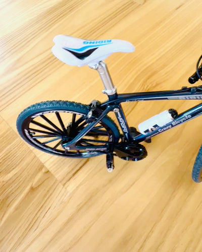 Modelo en miniatura de bicicleta roja de metal "SpeedMaster" personalización con grabado para regalo, 2 variantes de color