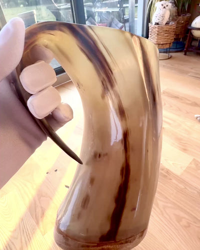 Compacto, 350 ml, Jarra Tallada Obra Maestra con posibilidad de personalización con grabado - 2 variantes de color