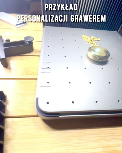 Brújula de color dorado Aventura – Elegante Navegador de Descubrimientos