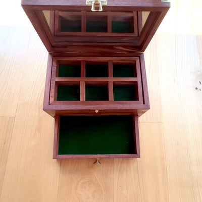 Elegante caja de madera para joyas con espejo y grabado personalizado