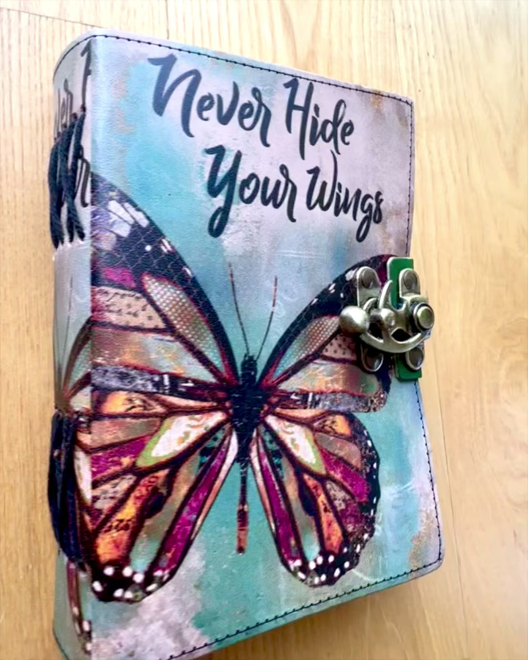 Cuaderno de notas de cuero Mariposa de inspiración Nunca ocultes tus alas – 13 × 18 cm