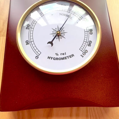 Estación Meteorológica Retro Elegante de 36 cm con Grabado – Barómetro, Termómetro, Higrómetro en Caja de Madera