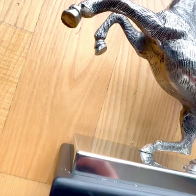 Figura decorativa de Pegaso de aluminio sobre base de acero y madera, grabado personalizado, regalo elegante para amantes de la mitología griega, altura 36 cm, color plateado con base negra