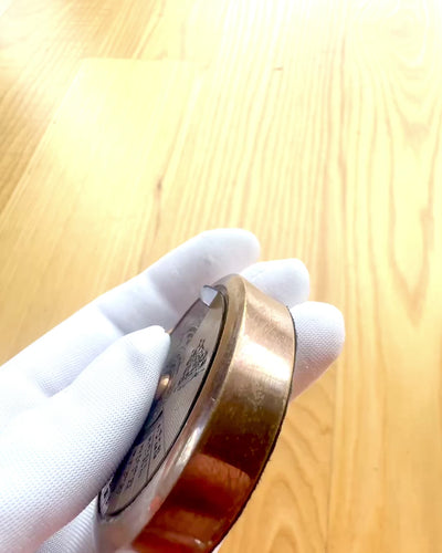 Mini Calendario de Capitán "Navigator" – decoración de latón con el alma de la navegación, opción de grabado para regalo, 5 cm de diámetro