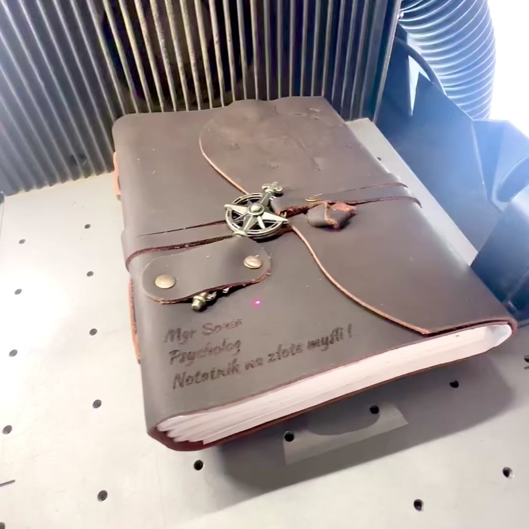 Cuaderno de cuero retro Rosa de los Vientos de 200 páginas con posibilidad de personalización con grabado