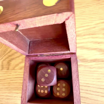 Dados de madera para juego en caja elegante con posibilidad de personalización con grabado