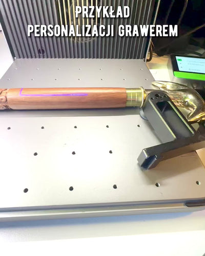 Bastón de Viaje Tallado a Mano, para caminar "Królewski Wędrowiec" en color marrón con patrones