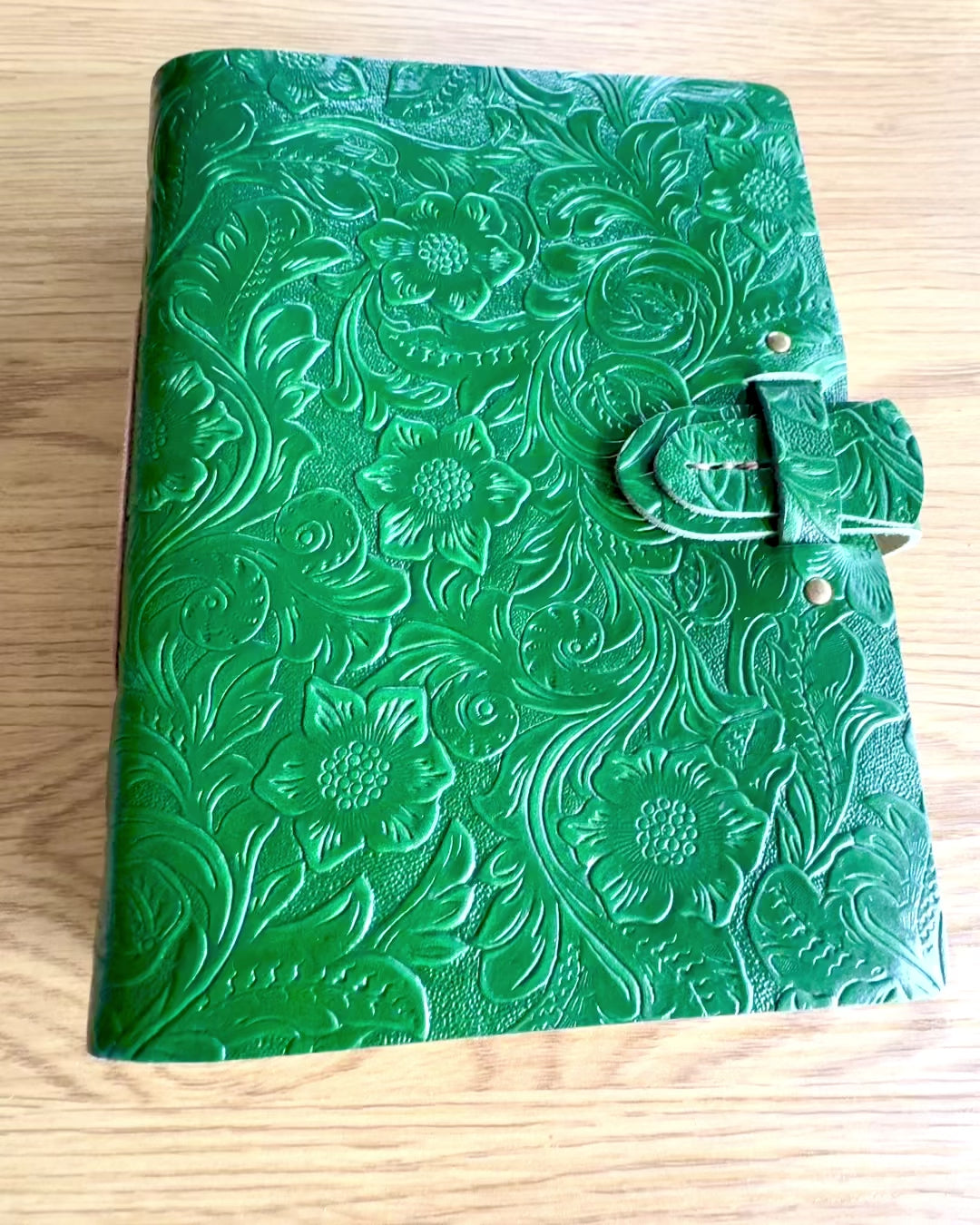 Cuaderno de Cuero Vintage „Floralis” – grabado a mano, 400 páginas, posibilidad de grabado, 2 variantes