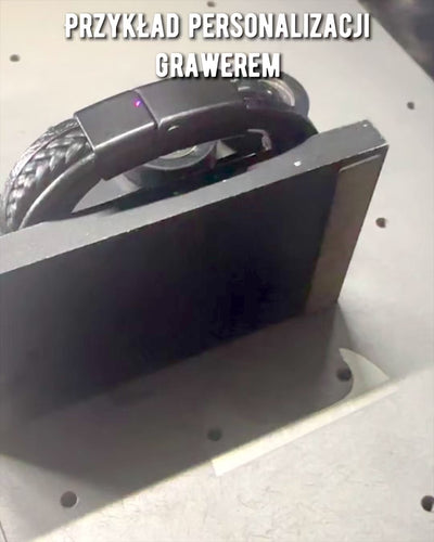 Pulsera "StyleTwist" con personalización grabada