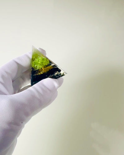 Piramidita de Orgón Reiki con Cristales Naturales - Símbolo Decorativo de Equilibrio de Energía de los Chakras