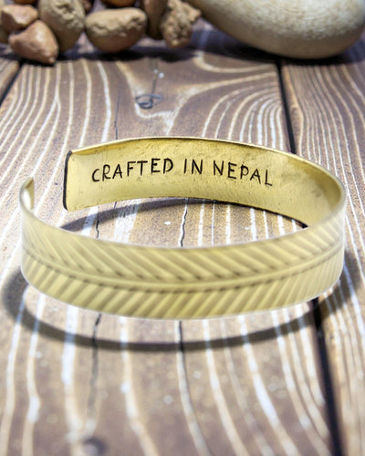 Pulsera tibetana de latón Hoja Dorada – Tribal ancho