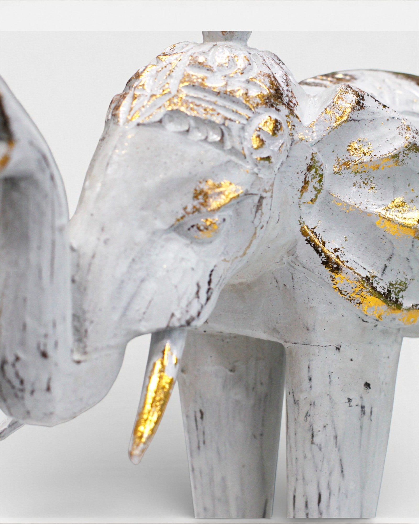 Escultura de elefante 24 cm – Blanco y oro