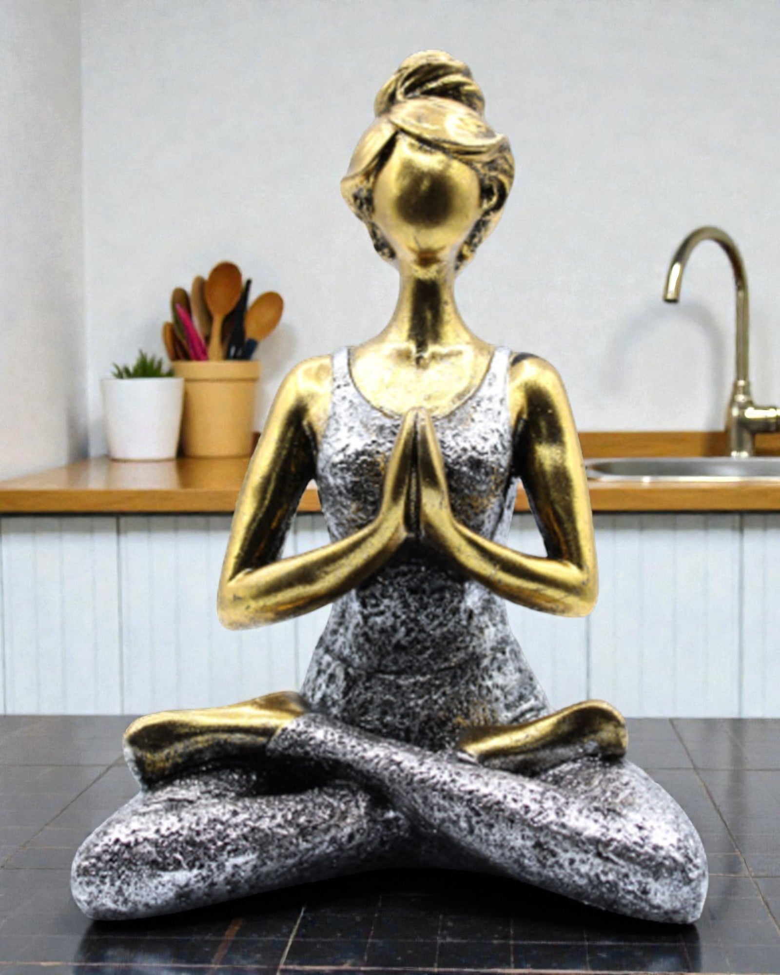 Figura de mujer 24 cm – Yoga clásico dorado-plateado